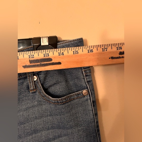 ❤️ 3/$15❤️ BCBG Carpenter jeans / flare - Picture 8 of 12